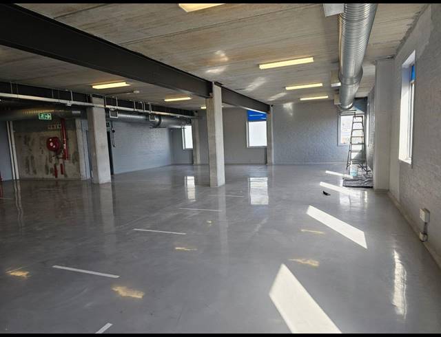 688M² OFFICE TO LET IN PAARDEN EILAND